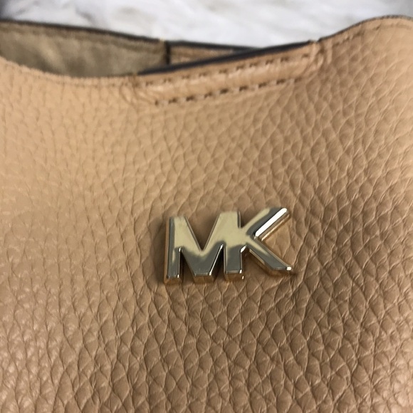 Michael Kors Junie Leather Tote - Picture 3 of 16